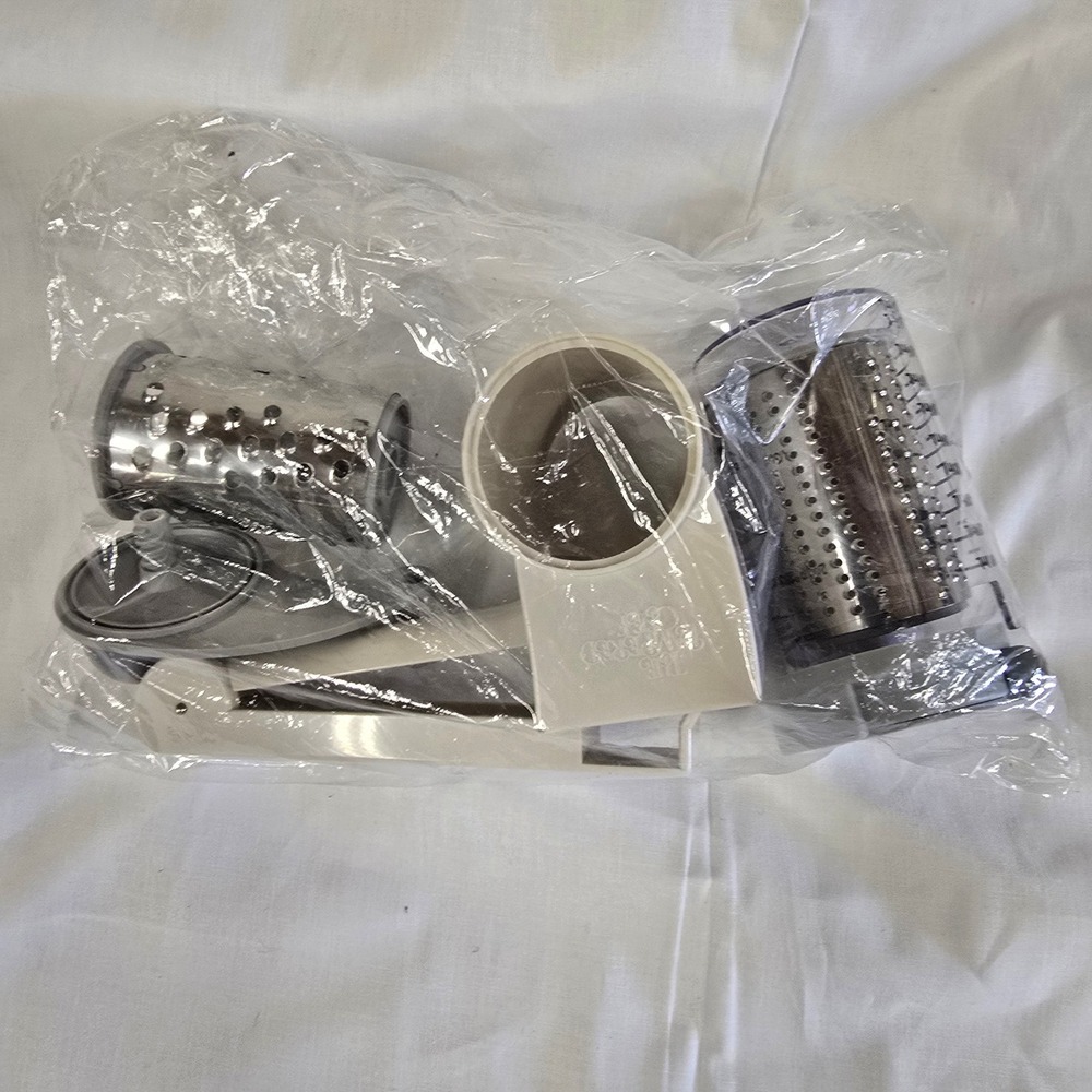 Pampered Chef Deluxe Cheese Grater Rotary Shredder with 2 Drums and Cup White